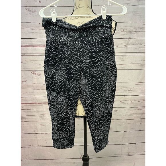 Fabletics XS black and white‎ sweatpants/pants nwt - Picture 1 of 4